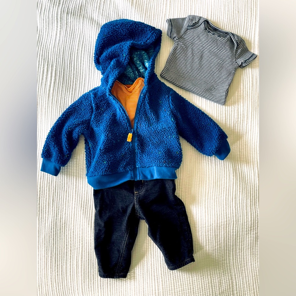Carter’s Outfit, Two Onesies, Fleece Zip up hoodie, Jersey knit Jeans Sz 6mo EUC